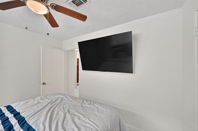 Building Photo - 11230 Bandlon Dr