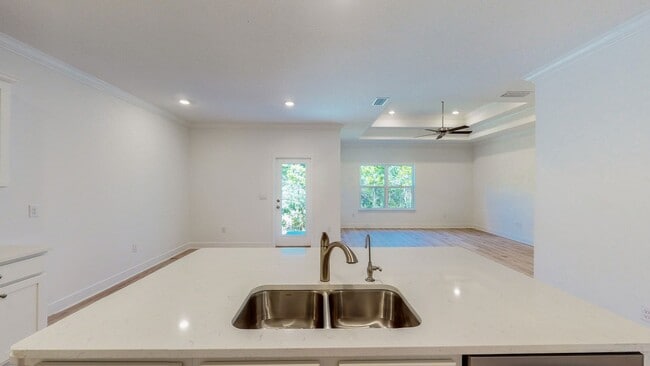 Building Photo - 4 Bedroom Home in Paradise Cove