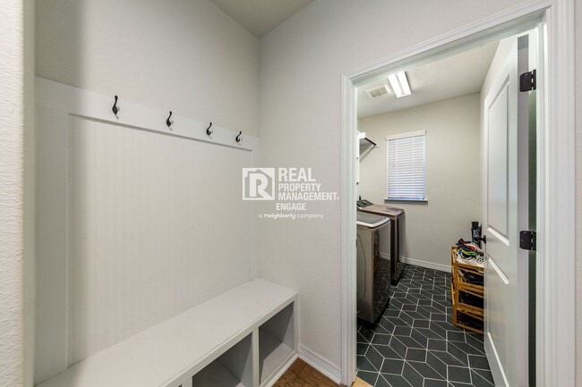 Building Photo - 2105 Bonavista Wy