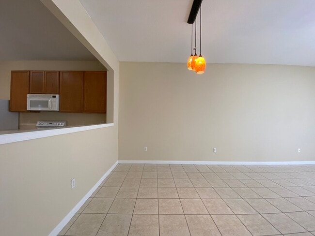 Building Photo - LAKEVIEW TOWNHOME FOR RENT - STONEBRIDGE C...