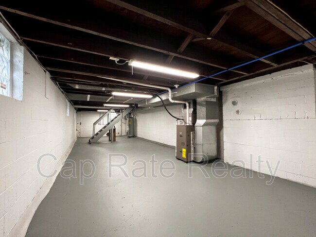 Building Photo - 506 Thurman Ave
