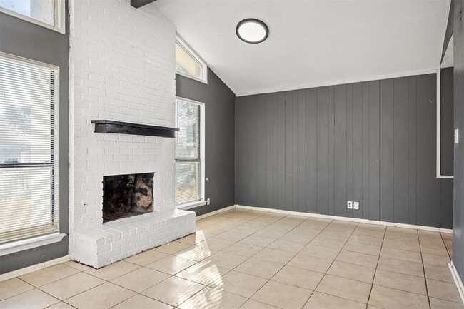 Building Photo - 2102 Lamplight Village Cir