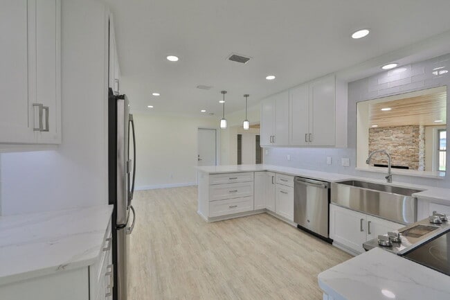 Building Photo - 5941 4th Ave N