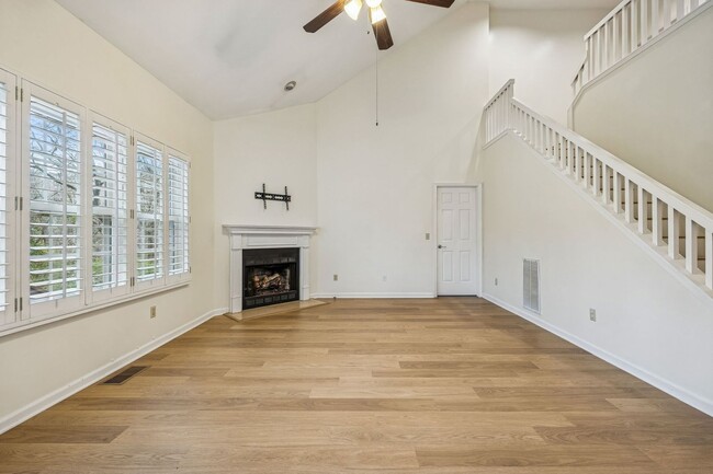 Building Photo - Discover exceptional convenience and comfort