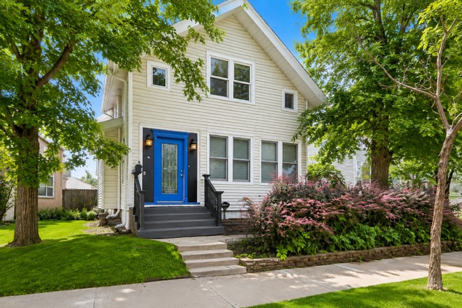Building Photo - Beautifully Updated 3BR/2BA Single-Family Home with Garage, Huge Yard & Designer Kitchen!