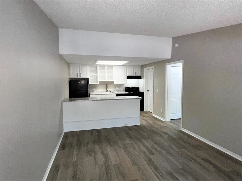 Elmwood Apartments 1705 NE Roswell Rd Marietta GA 30062 Apartment