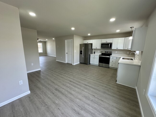 Building Photo - 226 Rojan Rd