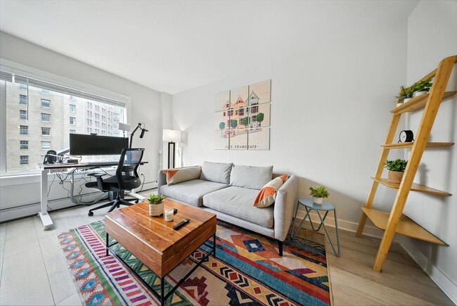 Building Photo - 899 Pine St