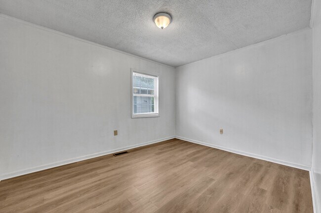 Building Photo - 805 29th St SW