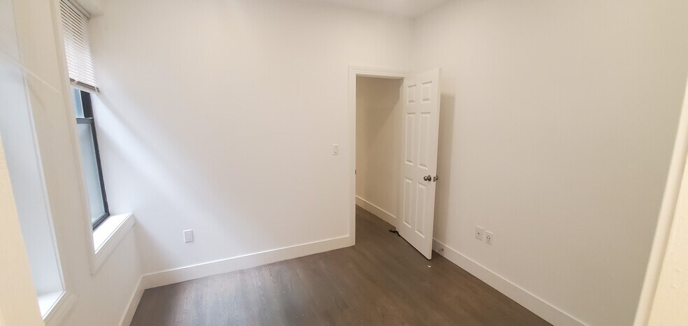 Building Photo - 24 Phillips St