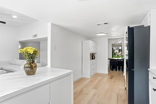 Building Photo - 1820 Castille Dr