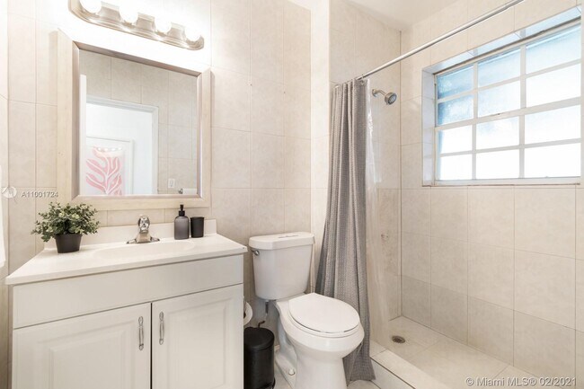 Building Photo - 5943 Biscayne Blvd