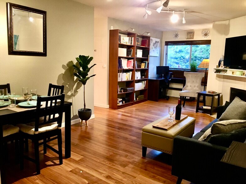 Entry view - 3045 20th Ave W