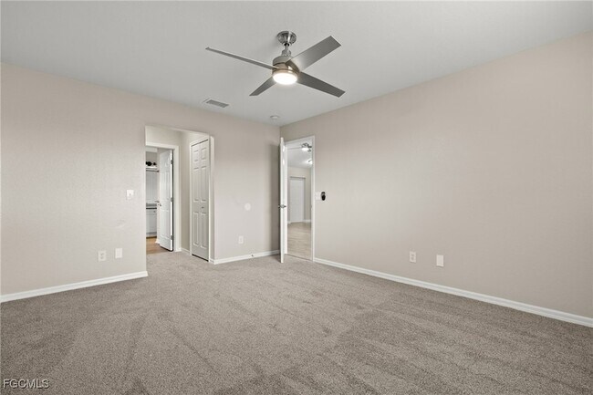 Building Photo - 3919 SW 14th Ave