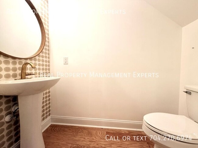 Building Photo - 269 W G St