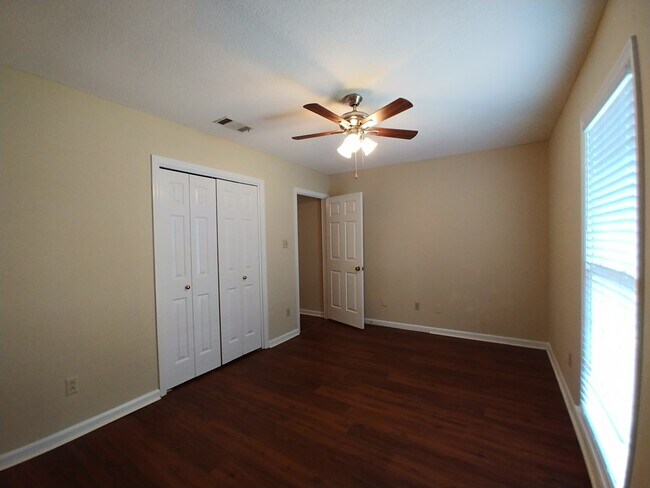 Building Photo - 2804 Falcon Ln