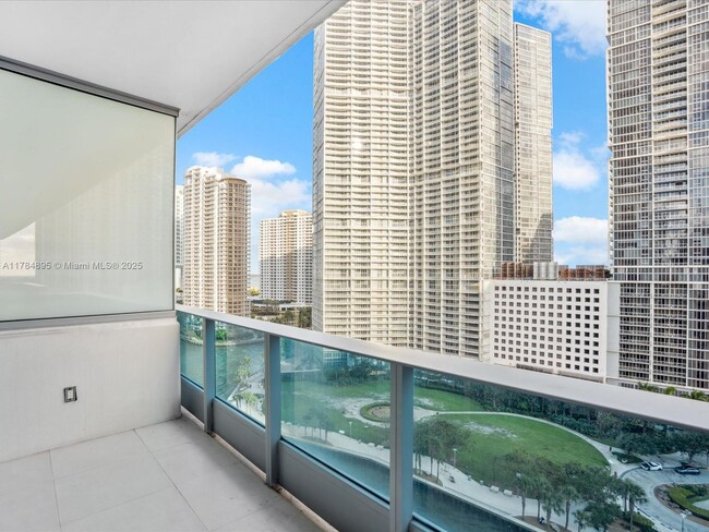 Building Photo - 200 Biscayne Blvd Way