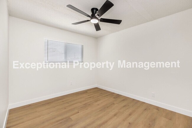 Building Photo - Ready to move in 2 bedroom 1 bath home