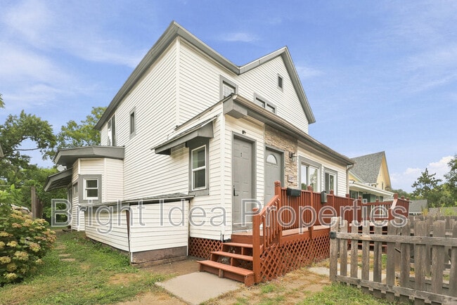 Building Photo - 1097 Suburban Ave E