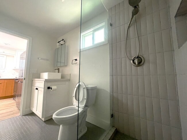 Building Photo - Modern, Private 1-Bedroom ADU – Available ...