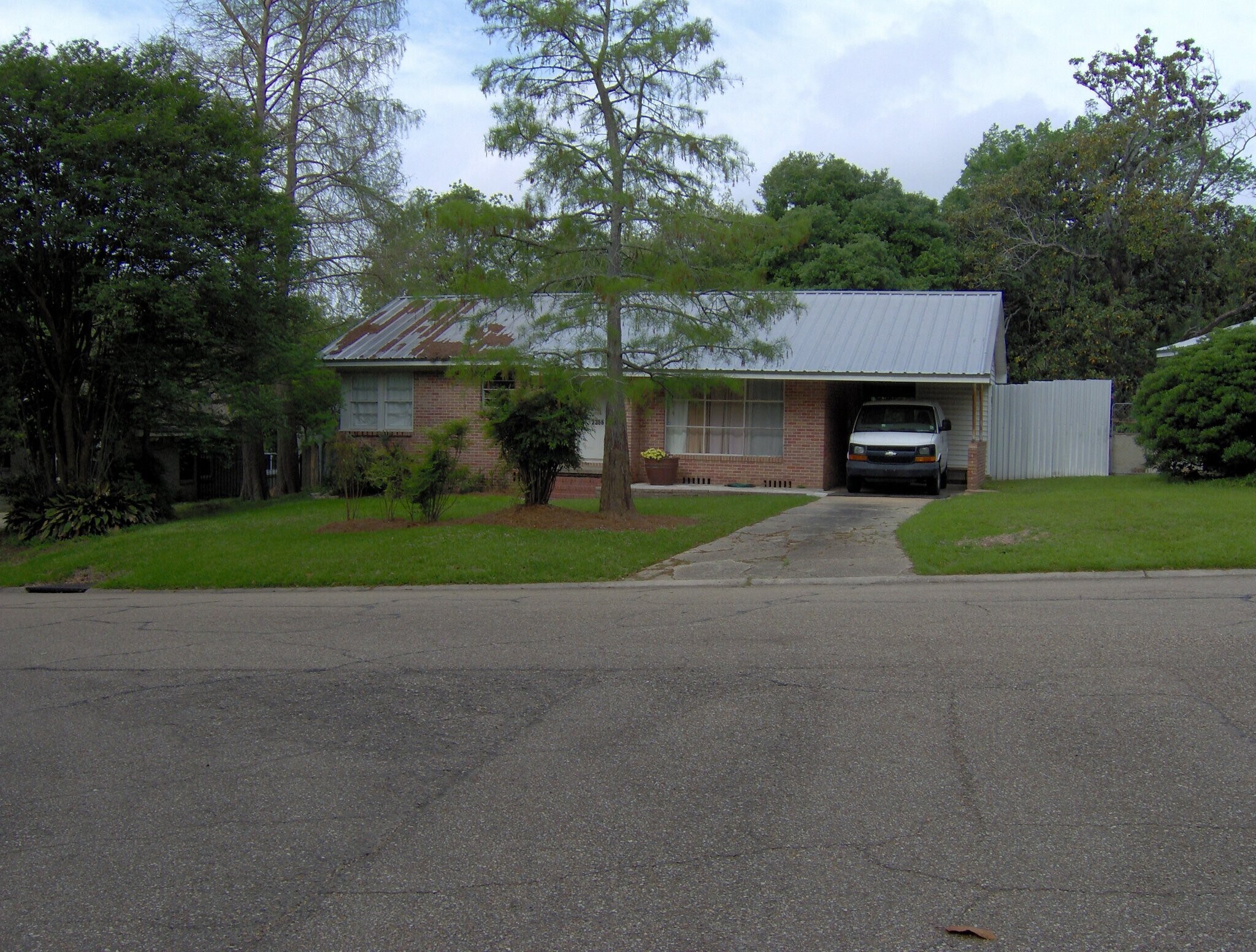 Building Photo - 2256 Bardwell Dr