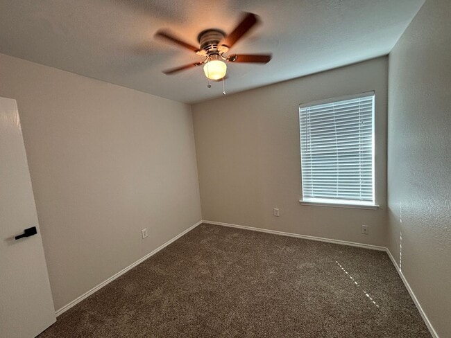Building Photo - 4 BR/2BA | Updated Single Family Home | 2-Car Garage Parking | Fenced backyard