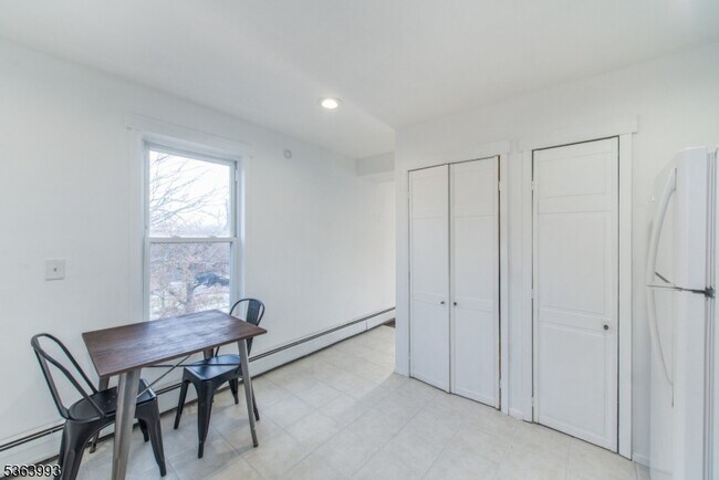 Building Photo - 14 Fidelity Pl