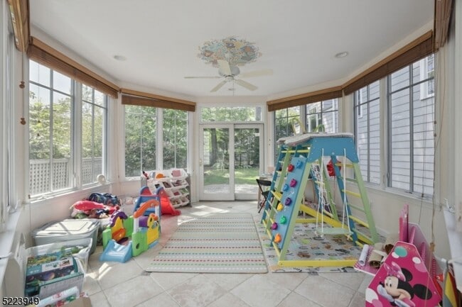 Building Photo - 24 Thackeray Dr
