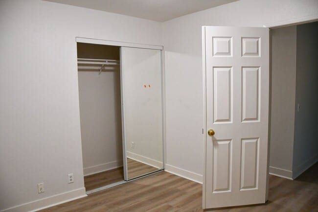 Building Photo - 1271 N Mosswood Dr