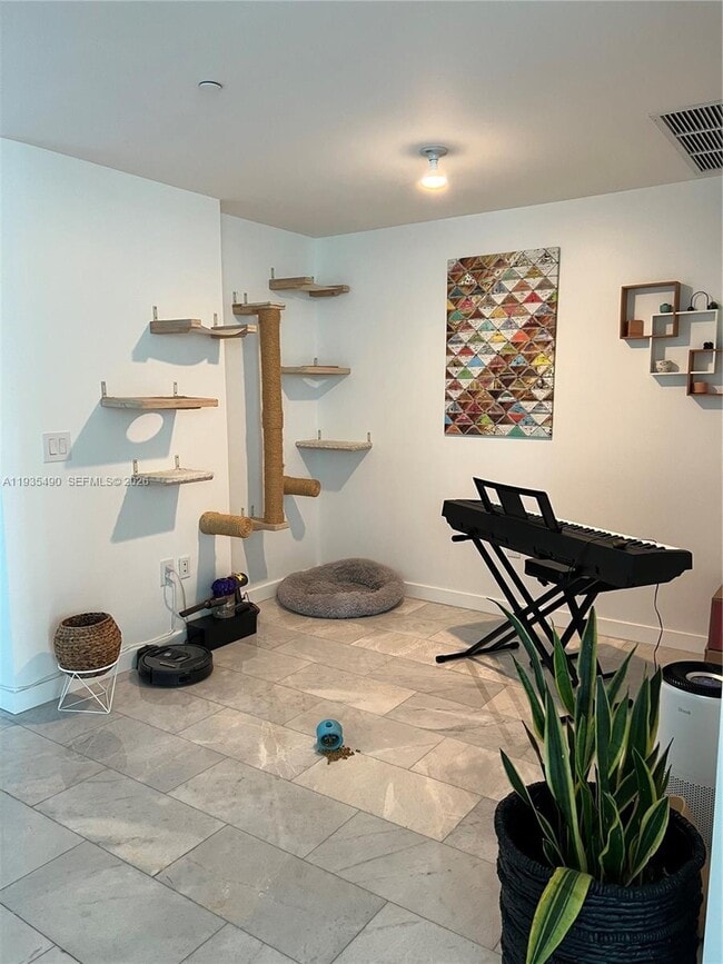 Building Photo - 650 NE 32nd St