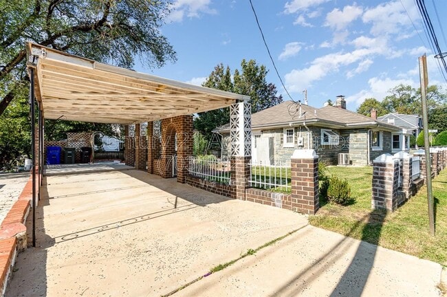 Building Photo - 1700 14th St S