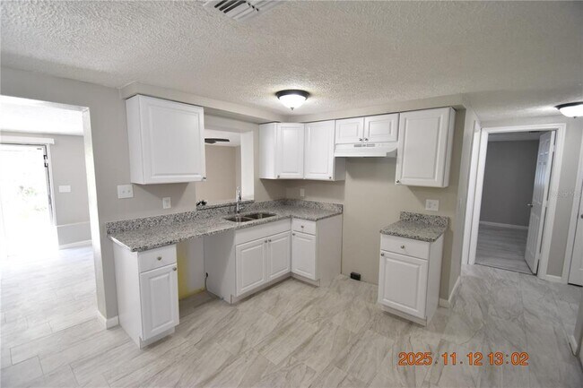 Building Photo - 7317 Dianne Dr