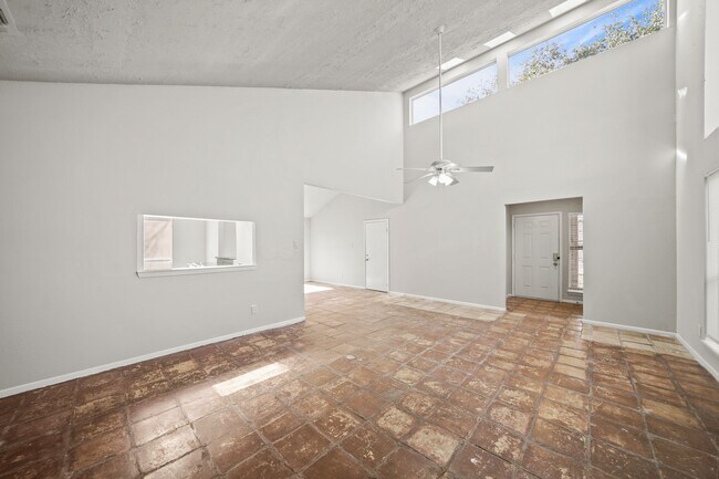 Building Photo - 4343 Willow Beach Dr