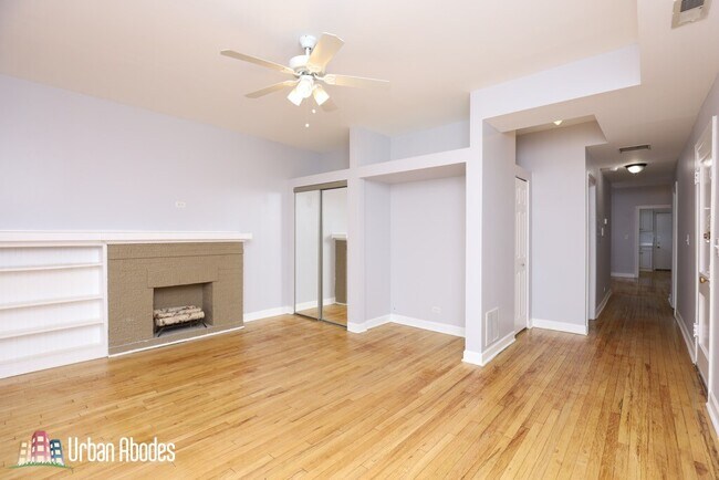 Building Photo - 2407 W Wilson Ave