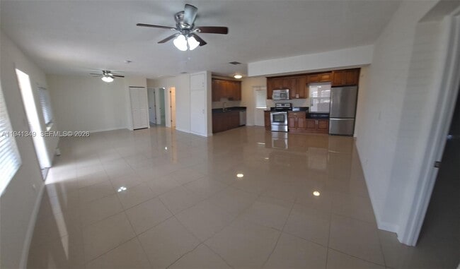 Building Photo - 335 SW 18th Ave