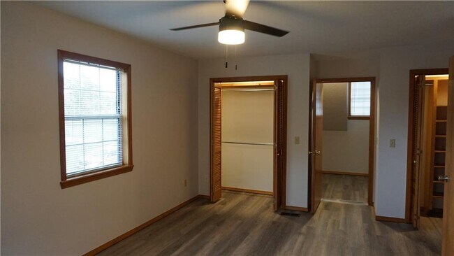 Building Photo - 107 N Elm Springs Rd