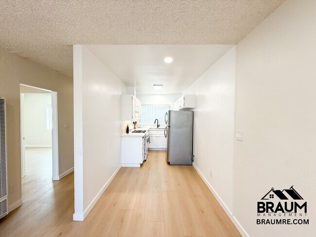 Building Photo - 4636 Laurel Canyon Blvd