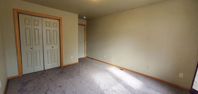 Building Photo - 3 Bed 2.5 Bath Townhome For Rent!