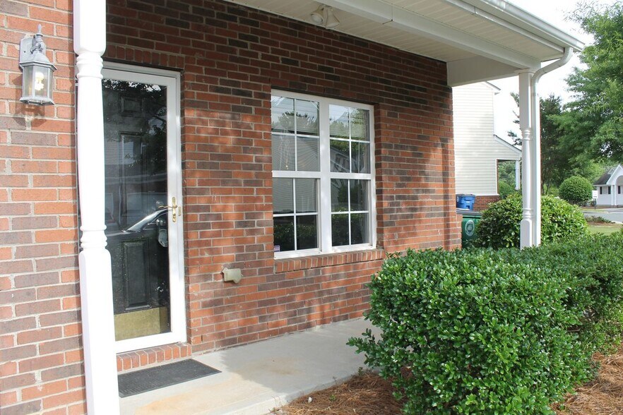 Building Photo - 108 Azteca Dr