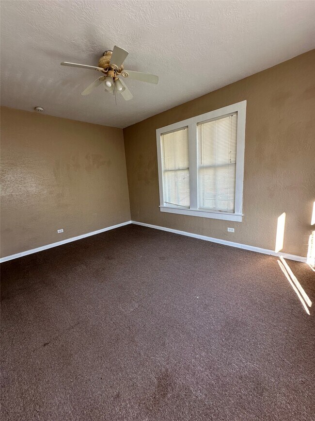 Building Photo - 1709 Biovu Dr