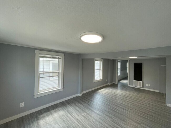 Building Photo - 9 Patten Ct