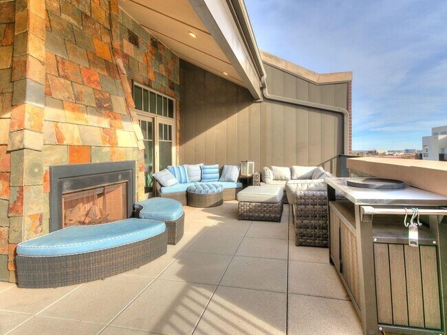 Building Photo - 115 NE 3rd St