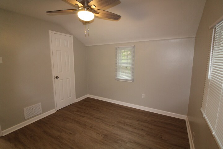 Building Photo - 504 Maytide St