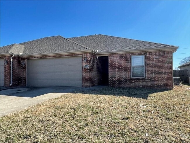 Primary Photo - 1008 Kensington Dr