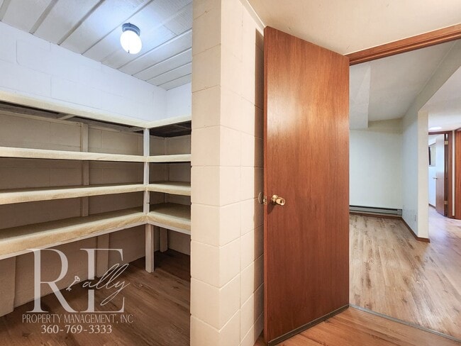 Building Photo - Quiet Living with Panoramic Dyes Inlet Sun...