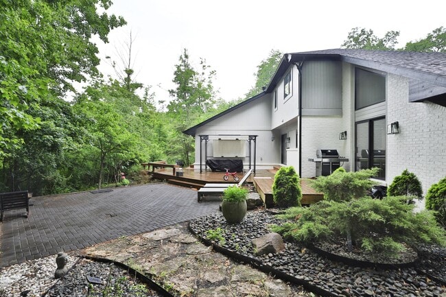 Building Photo - 668 Eagle Ridge