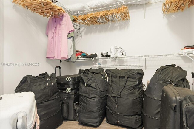 Building Photo - 848 Brickell Key Dr