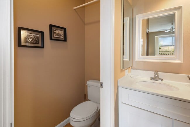 Building Photo - TURNKEY - LUXURY 2BED/2BA FULLY FURNISHED ...