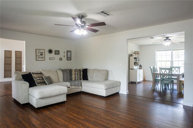 Building Photo - 1159 SW Valencia Heights Ave