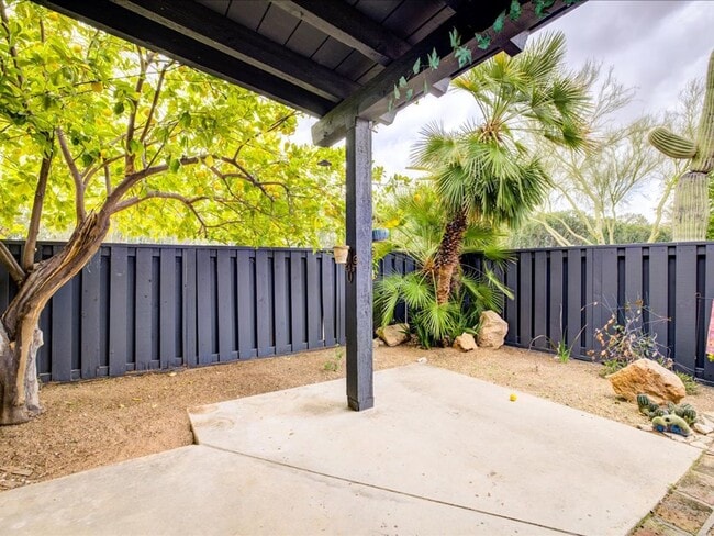 Building Photo - 2 Bedroom 2 Bathroom